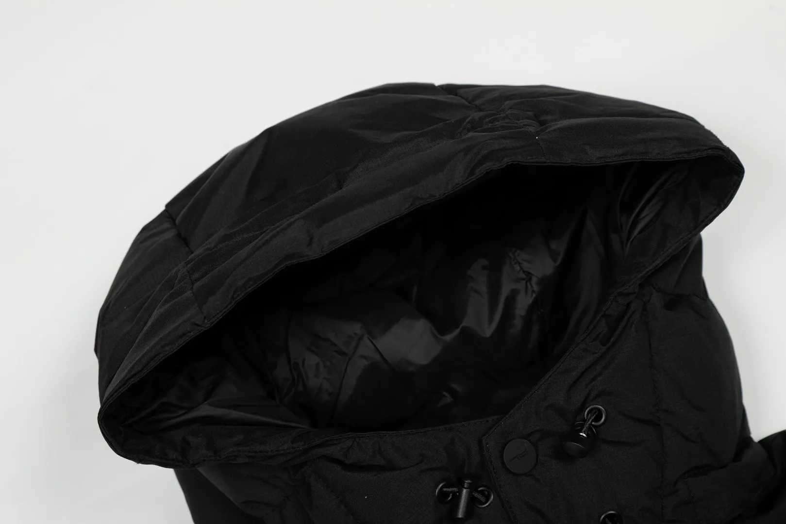 P720 Top quality" Style number: 9003# [Ralph Lauren winter basic classic embroidered men's and women's couple's same style hooded down jacket] ✅Ralph Lauren American retro chest zipper high version top-fill winter down jacket ✅100% high-quality white duck down, high version top-fill capacity ✅Double-layer inner velvet to strictly prevent velvet running ✅Built-in adjustable drawstring, windproof and coldproof, considerate and in place ✅Original version The maximum size can be worn up to 200 pounds. Loose and comfortable, no pressure. ✅Same style for male and female couples. Recommended OOTD outfits in winter~ Size: S-XL Color: Black, milky white, khaki, navy blue, military green